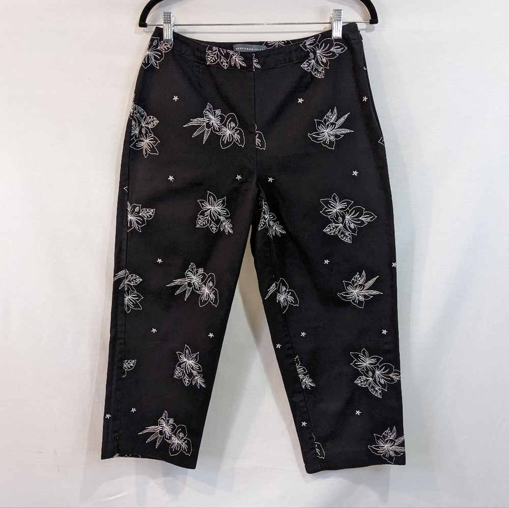 Northern Isles Black and White Embroidered Cotton Capris Size 8